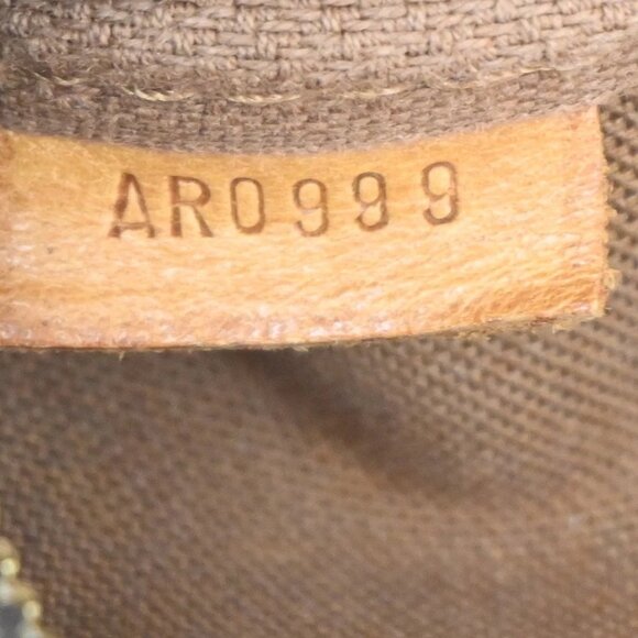 LOUIS VUITTON Pochette Accessoires Shoulder Bag Monogram Leather 498-082025 - Picture 15 of 16